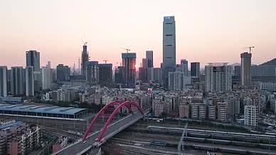 4K大气夕阳城市高铁列车航拍视频的预览图
